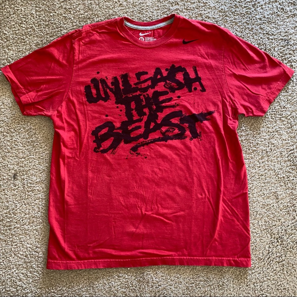 Men’s Nike Unleash The Beast Red T-shirt Size Xl